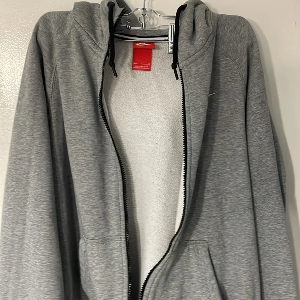 Nike essential full zip up